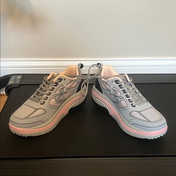 NWOT Gravity Defy “gdefy” Women's Athletic Shoes - Gray and Pink Size 11 - Picture 4 of 7
